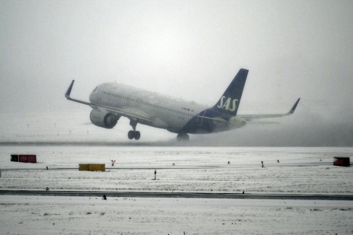 Vokietijos oro eismo kontrolieriai rekomenduoja vengti Irano oro erdvės