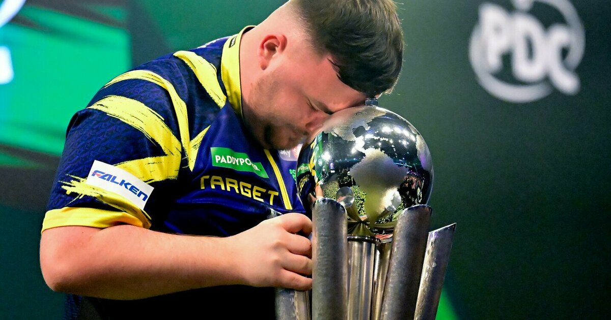 Pasaulio smiginio čempionas praras beveik pusę savo rekordinio uždarbio