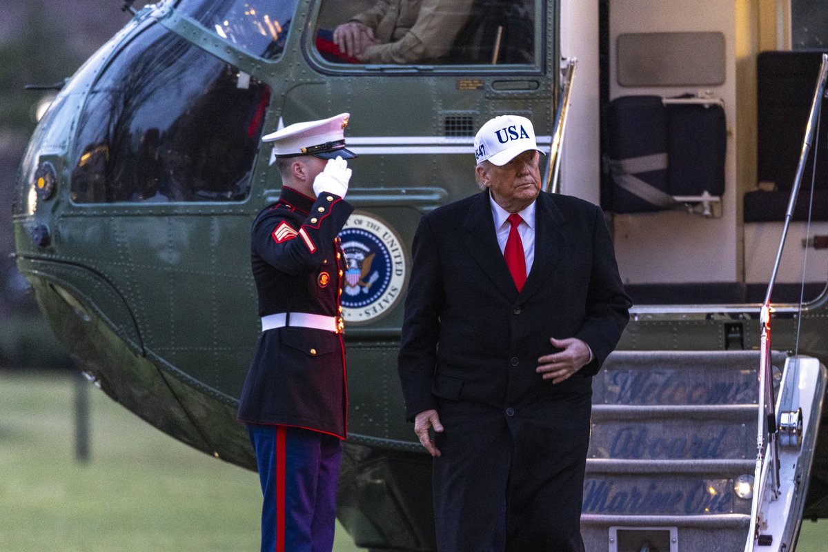 Per vizitą gamykloje – Trumpo pyktis ir keiksmai: darbininkui parodė vidurinį pirštą