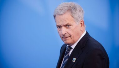 Buvęs Suomijos prezidentas: paimkime NATO į Europos rankas