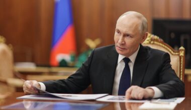 Putinas nurodė 2026 m. smarkiai padidinti mokesčių surinkimą