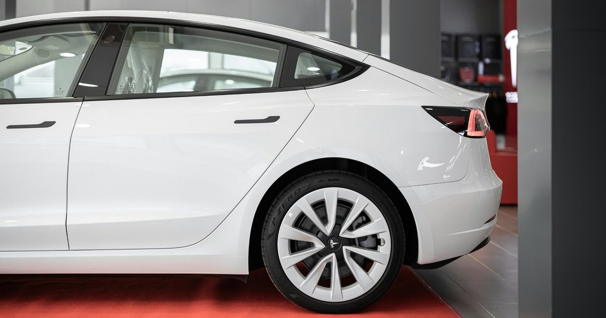 Europos elektromobilių rinkoje – nauja tvarka: brangūs elektromobiliai nebedomina, graibstomi kompaktiški modeliai