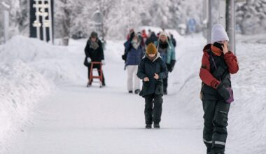 Tūkstančiai turistų įstrigo Laplandijoje - Delfi