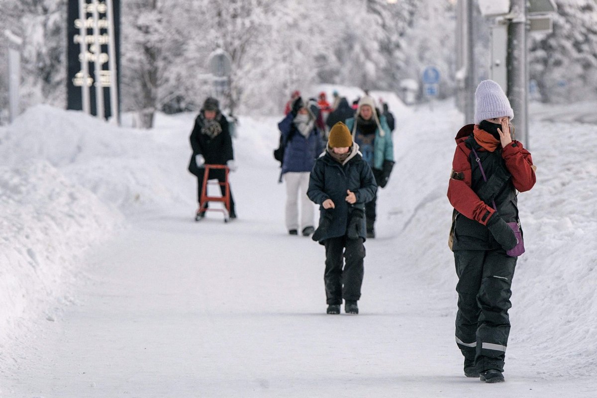 Tūkstančiai turistų įstrigo Laplandijoje - Delfi