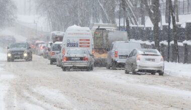 Įspėja vilniečius dėl sudėtingų eismo sąlygų pirmadienio rytą: pasiruoškite iš anksto