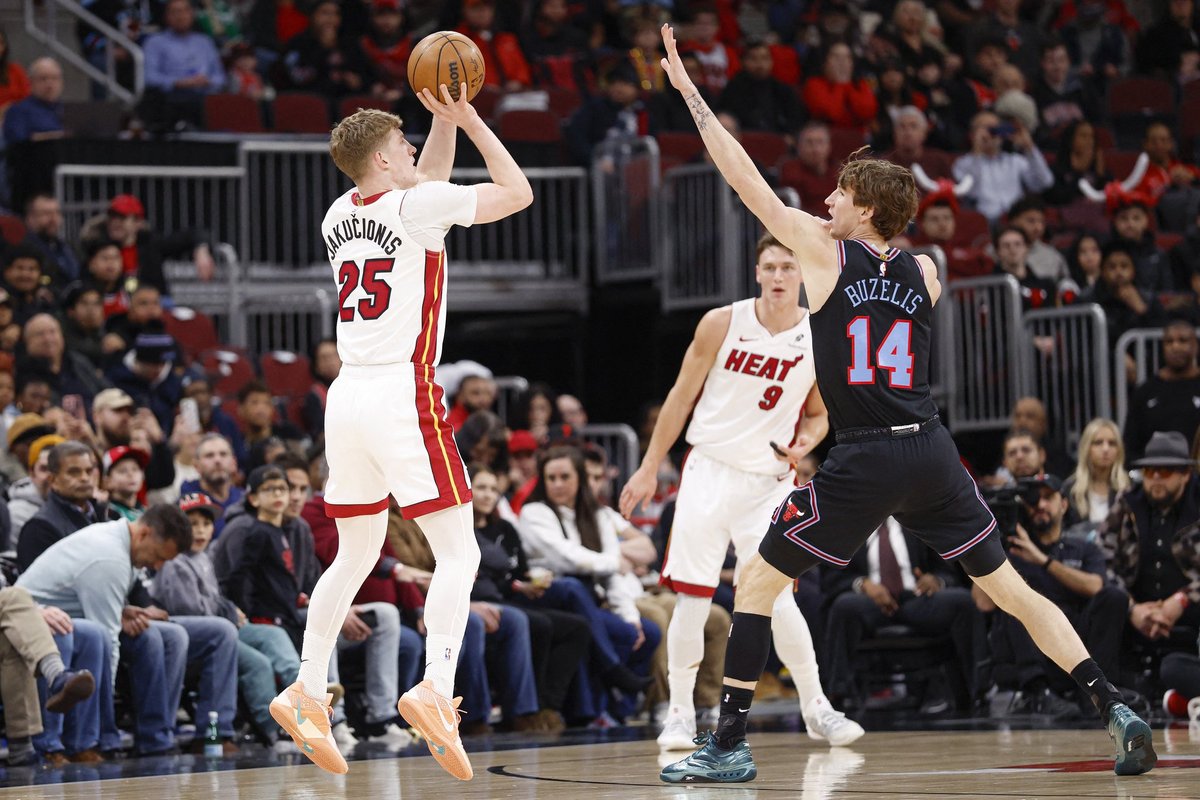 Lietuviškoje akistatoje spindėjo Buzelis, bet pergale džiaugėsi Jakučionis