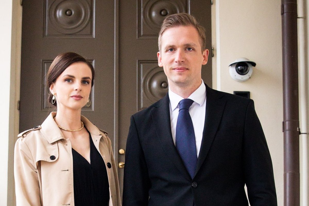 Besilaukianti Robert Duchnevič žmona sužibo elegancija