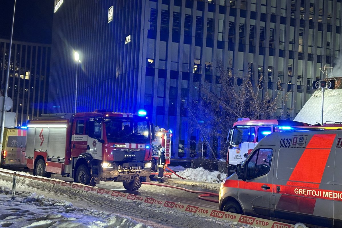 Daugiabutyje Vilniuje liepsnojo skydinė - Delfi