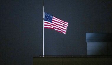 JAV užsienio prekybos deficitas susitraukė iki kukliausio nuo 2009-ųjų