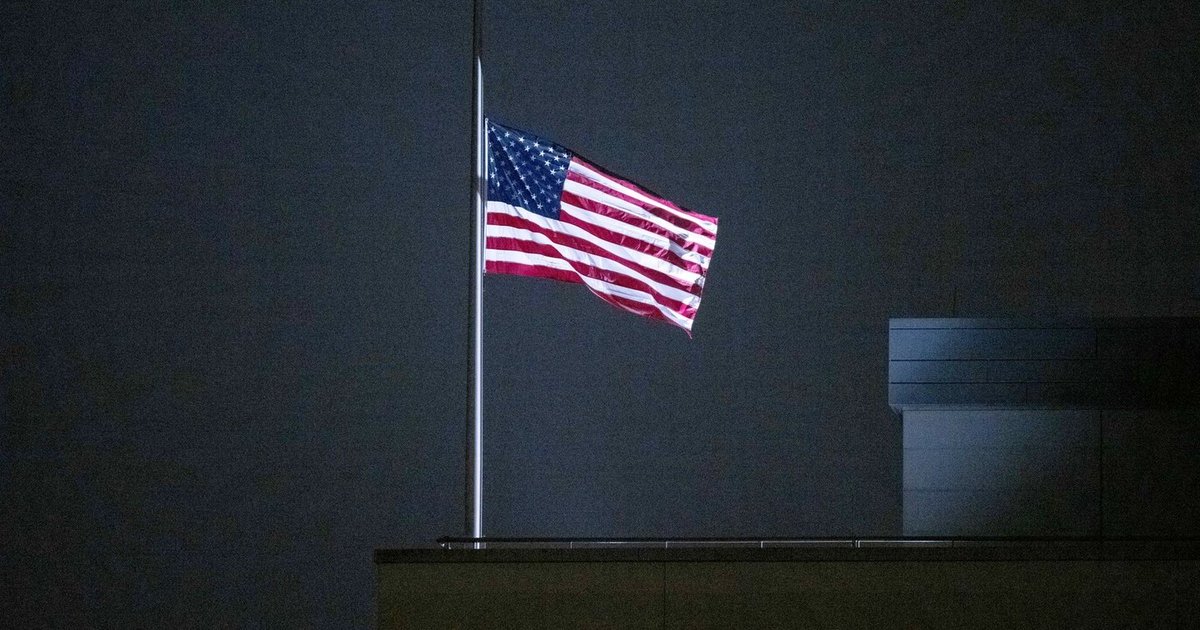 JAV užsienio prekybos deficitas susitraukė iki kukliausio nuo 2009-ųjų