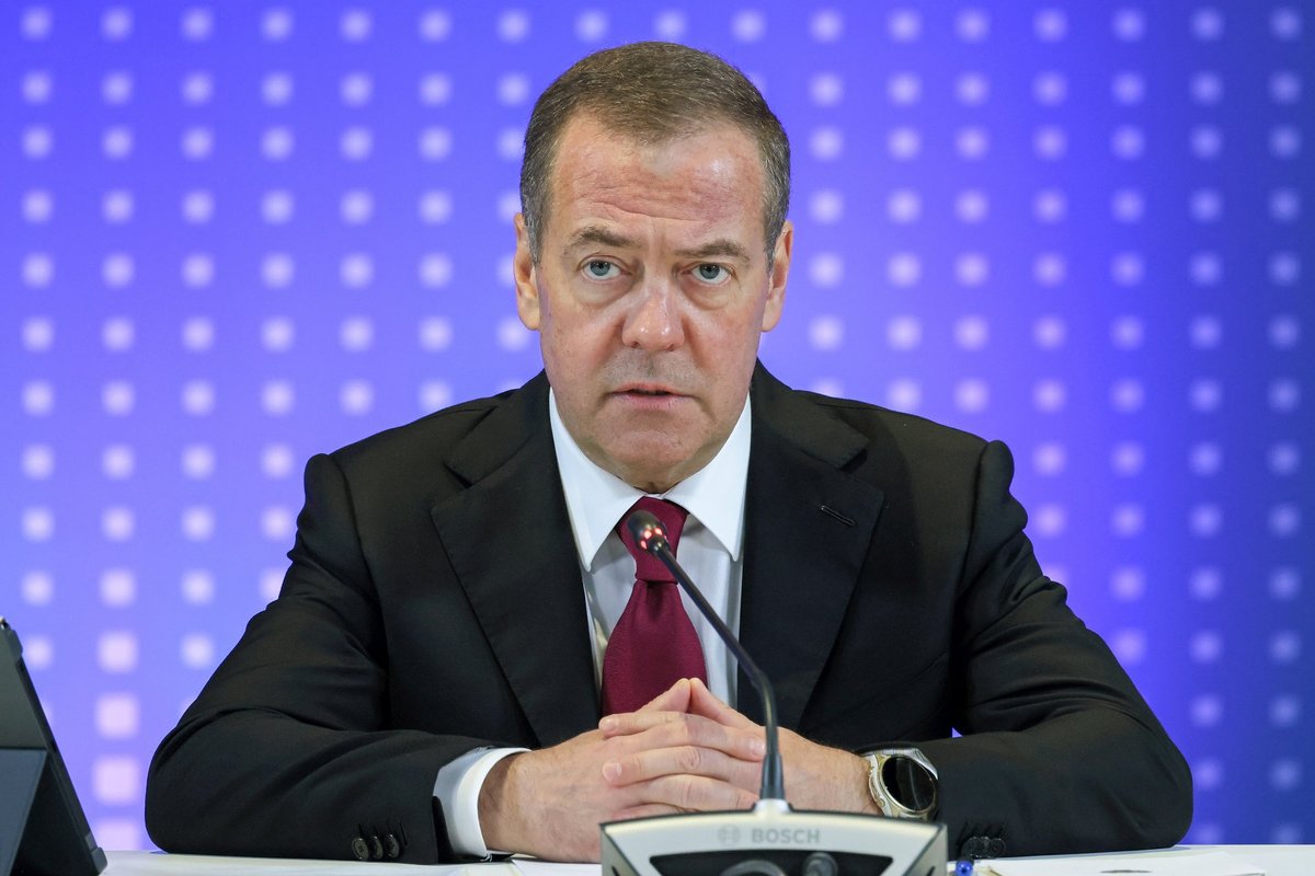 Medvedevas smūgį Ukrainai „Orešnik“ raketa pavadino raminamųjų injekcija