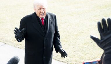 Trumpas viešai paprieštaravo savo patarėjui