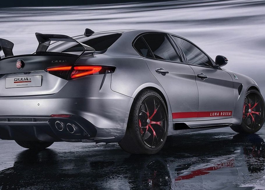 Alfa Romeo Giulia Quadrifoglio Luna Rossa (nuotr. gamintojo)