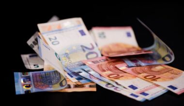 Atkeliauja didesni mokesčiai? Štai kaip 2026-aisiais gali kirsti per kišenes