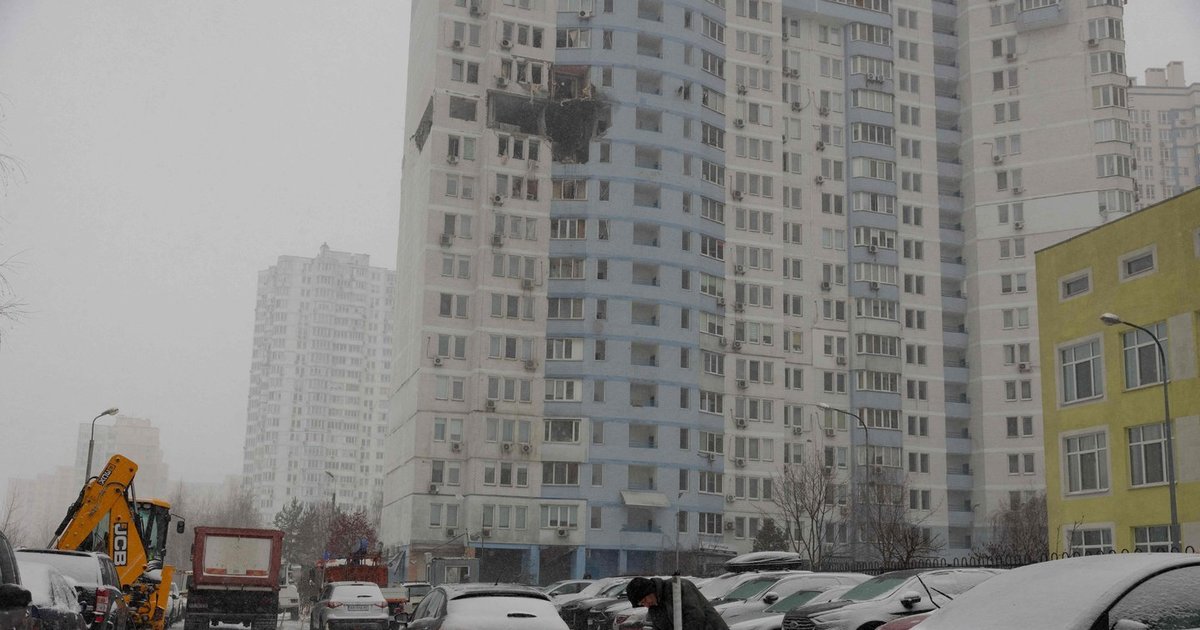 Karas Ukrainoje. Kyjivą paralyžiavo Rusijos smūgiai: „Jei galite – laikinai išvykite iš sostinės“