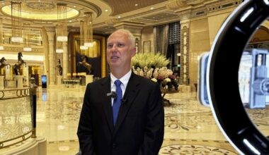 Putino patikėtinis išsityčiojo iš JAV: „Pirks Grenlandiją už Venesuelos naftą?“