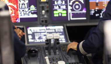 Pilotų gaunami atlyginimai gali priversti išsižioti: tiek uždirbti norėtų ne vienas - Delfi