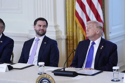 J. D. Vance'as ir Donaldas Trumpas