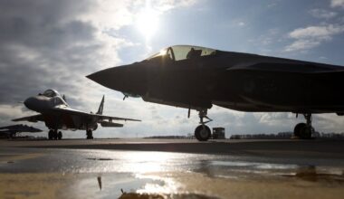 Lenkija perduos Ukrainai iki devynių naikintuvų „MiG“