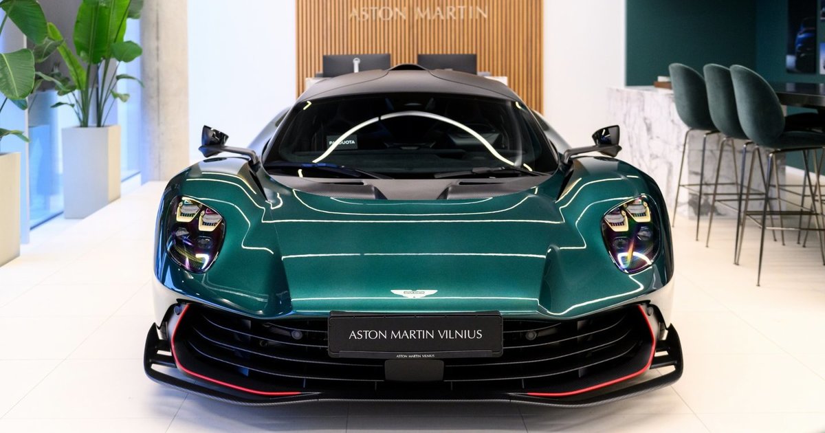 Gatvėse tokio nepamatysite: į Lietuvą atgabentas vienas iš 999 pasaulyje egzistuojančių „Aston Martin Valhalla“