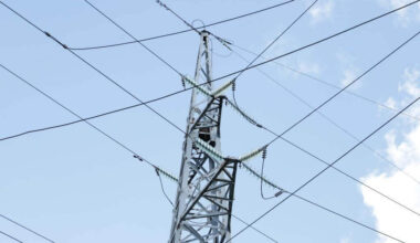 Naujas mokestis gaminantiems vartotojams elektros sąskaitas galėtų didinti vidutiniškai 6 eurais