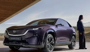 „Mazda“ pristatė naująjį „CX-6e“ modelį su 484 kilometrų nuotoliu ir milžinišku ekranu