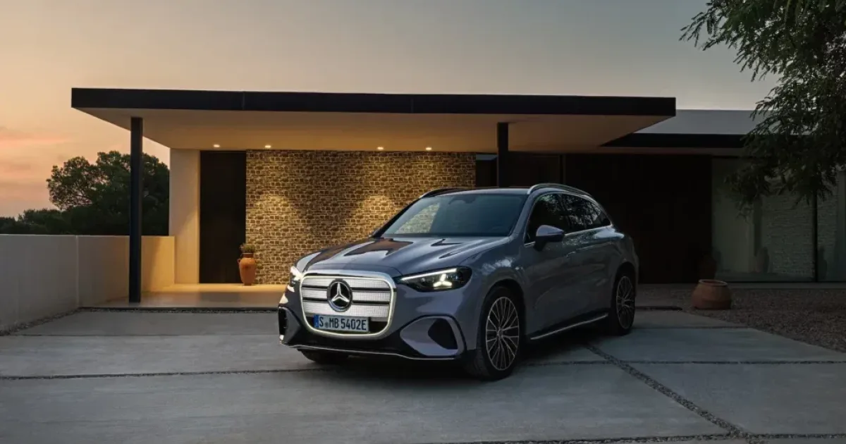 „Mercedes‑Benz“ pristato elektrinį GLC: milžiniškas ekranas, 713 km nuotolis ir DI valdoma ateitis
