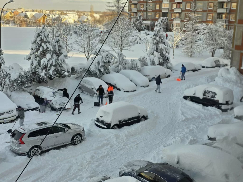 „Metras sniego? Komedija! Atsikasame ir vaikštome – malonumas!“