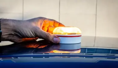 V-16 avarinė lempa automobiliuose / netun.com