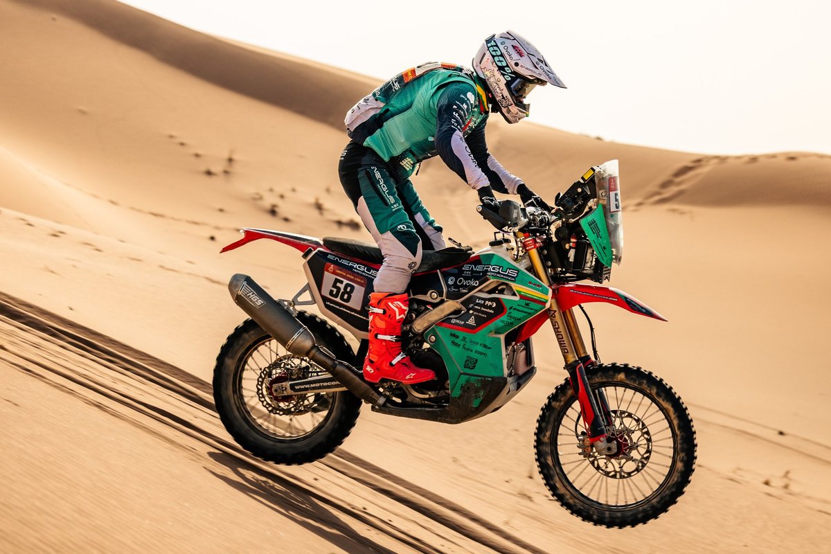 Dakaro ralis: lietuvių dvikova etapo pradžioje – spurtuojantis Karka lenkia Jucių