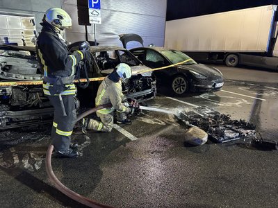 Vilniuje degė elektromobiliai