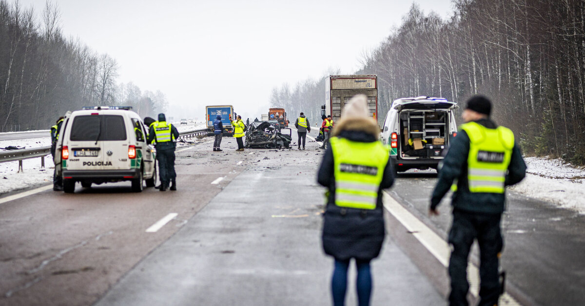 Tragiška avarija Kaišiadorių rajone – žuvo du mažamečiai, eismas uždarytas abiem kelio kryptimis