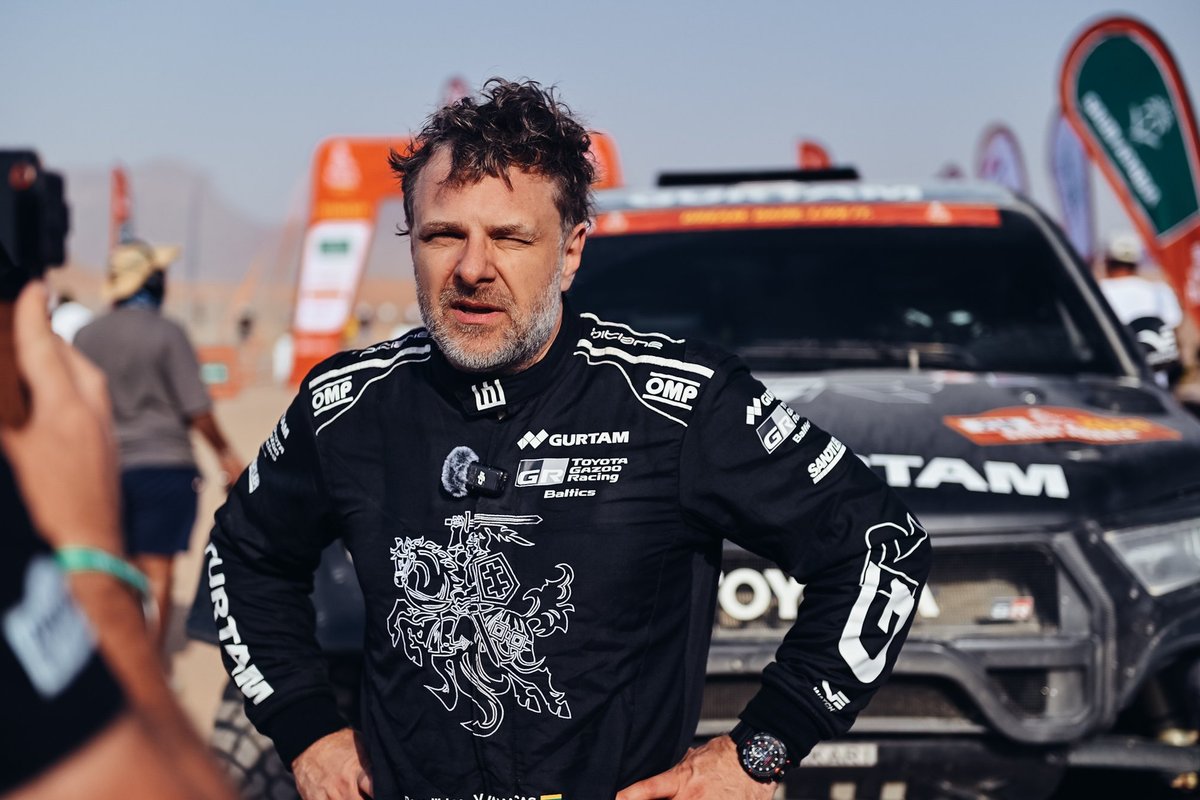 Benediktas Vanagas Dakaro ralyje patyrė avariją, ekipažas nejuda iš vietos jau dvi valandas