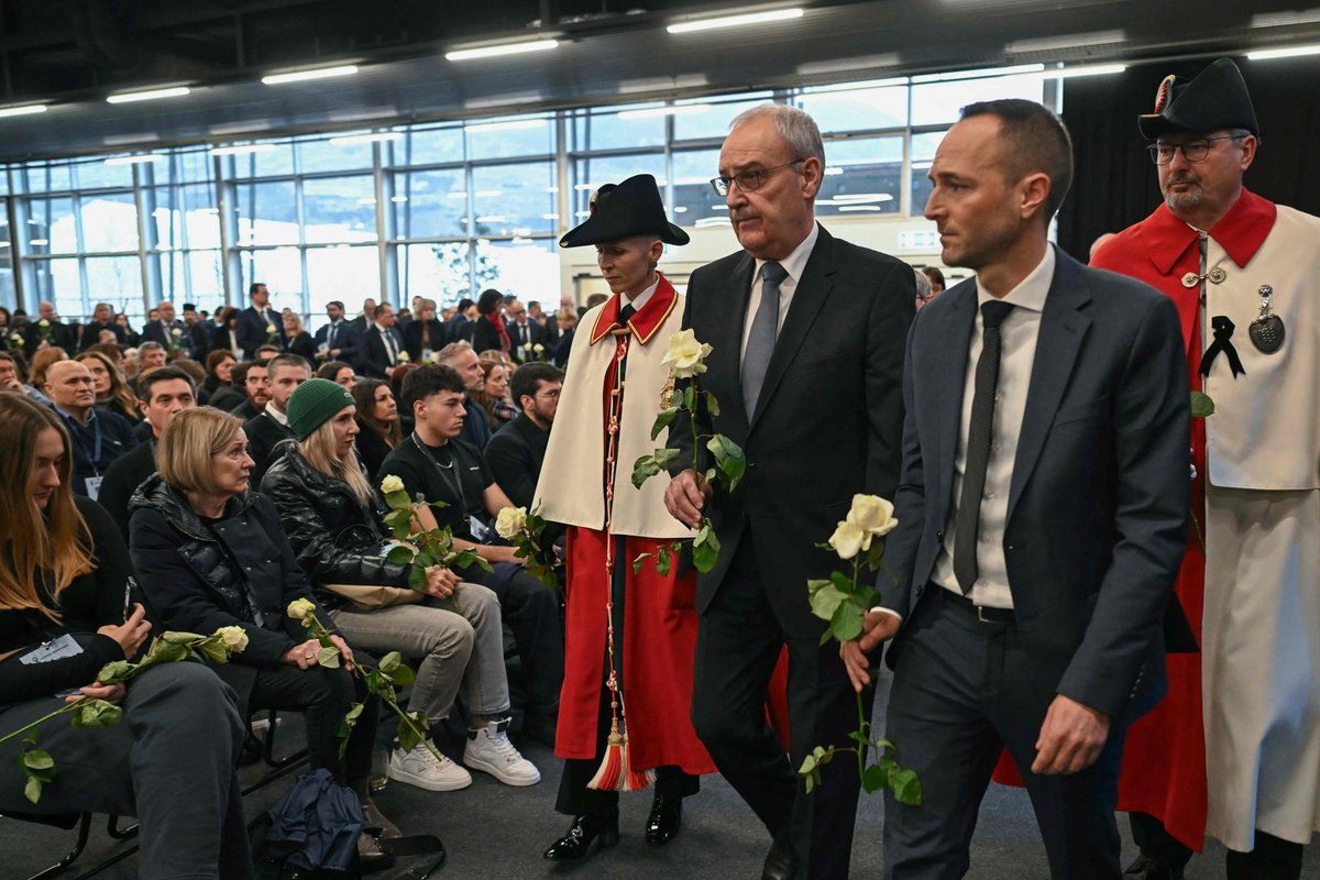 Šveicarija pagerbė 40 gyvybių nusinešusio gaisro aukas