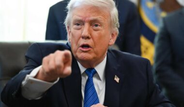 Paviešintuose Epsteino bylos dokumentuose – kaltinimai Trumpui dėl sekso su nepilnamete