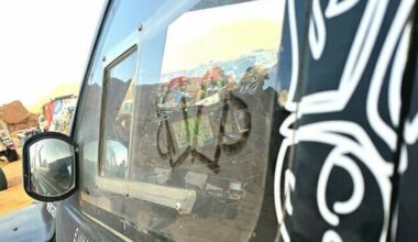 Kaip per naktį Dakaro maratono metu buvo sutvarkyta Benedikto Vanago automobilio sankaba? Ant lango rado nupieštus du alaus bokalus