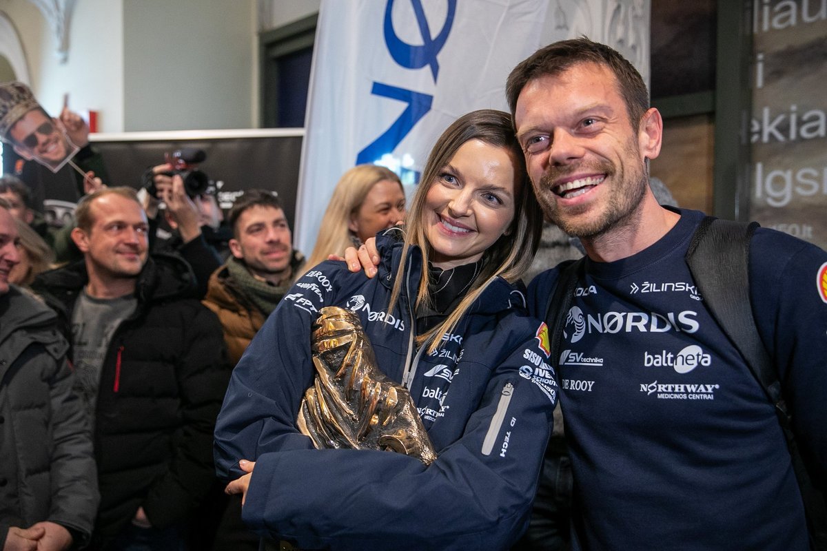 Į Lietuvą grįžęs Dakaro ralio čempionas Žala neslėpė emocijų: buvo momentas, kai norėjosi viską mesti