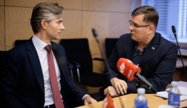 Opozicijos atstovai ragina Budrį susiimti: jis turi būti ministru, o ne apžvalgininku - Delfi