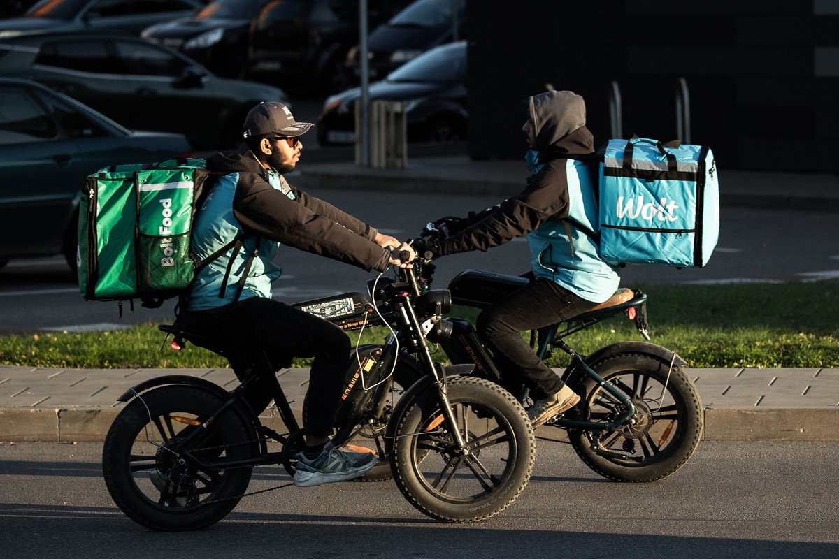 Žiniasklaida: šiemet jau sulaukta 10 skundų dėl „Bolt“ vairuotojų ir „Wolt“ kurjerių