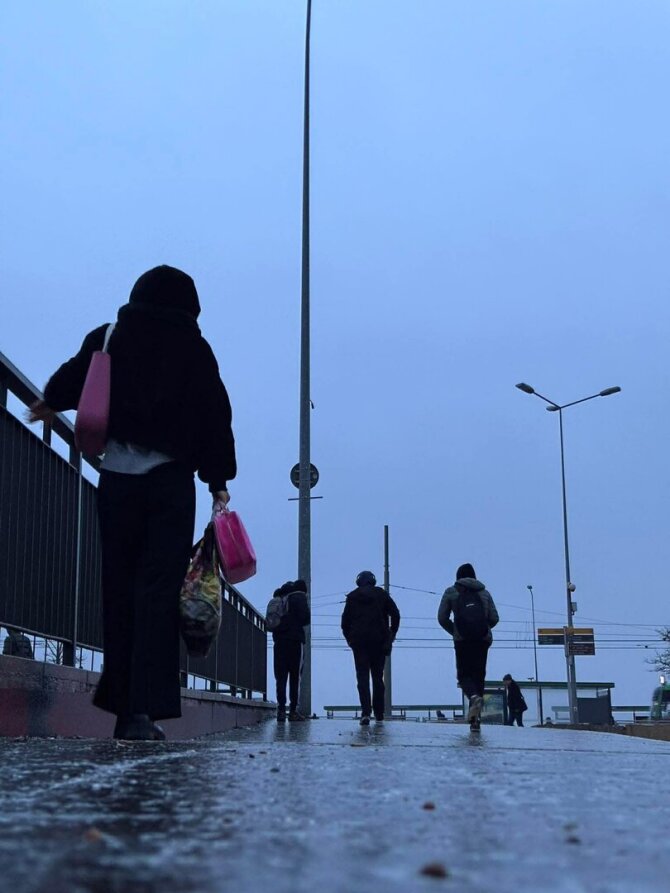 Poznanės miesto savivaldybės nuotr./Apledėję Poznanės šaligatviai