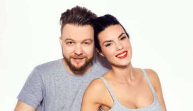 Netikėta žinia – Arvydas Martinėnas-Vudis pranešė apie vestuves: ištarė „taip“ trijų savo vaikų mamai Sandrai | Vardai