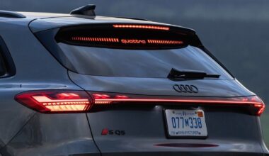 Technologijos prieš įstatymus: kodėl naujuose „Audi“ modeliuose europiečiai nematys „quattro“ užrašo?