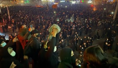 Irane toliau tęsiasi protestai - Delfi