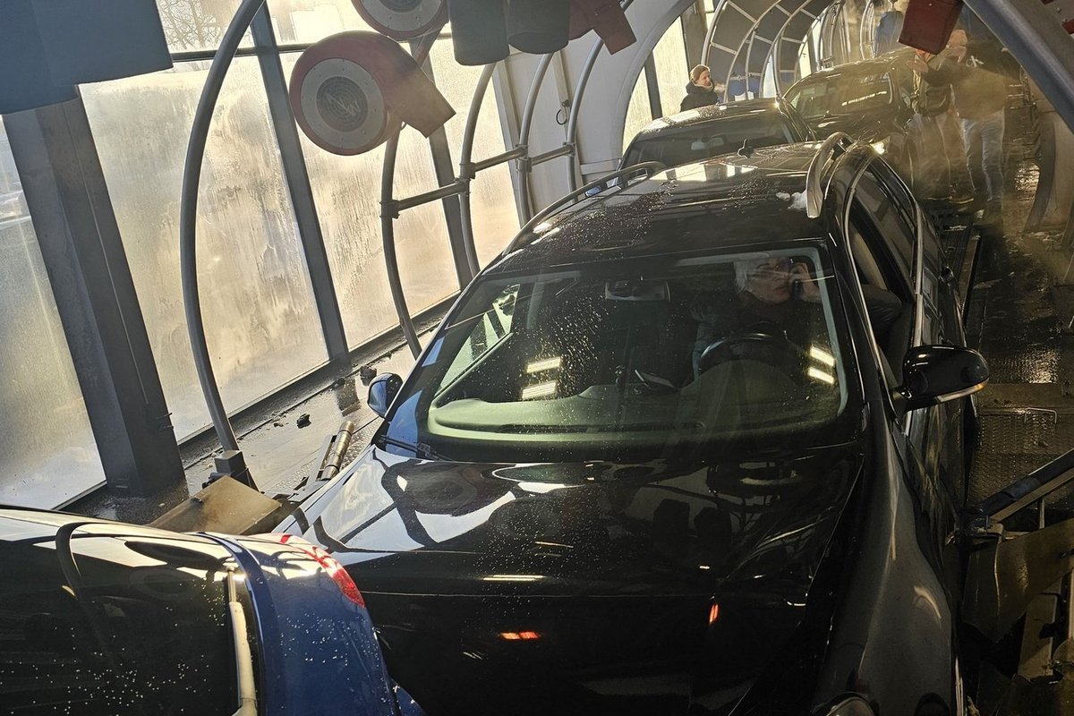 Tunelinėje plovykloje Kaune susidūrė 9 automobiliai