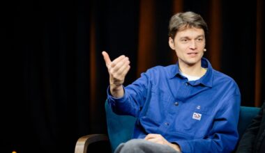 ARTimai. Karolis Kaupinis ir jo „Badautojų namelis“: kai iš absurdo lieka tik juoktis - Delfi