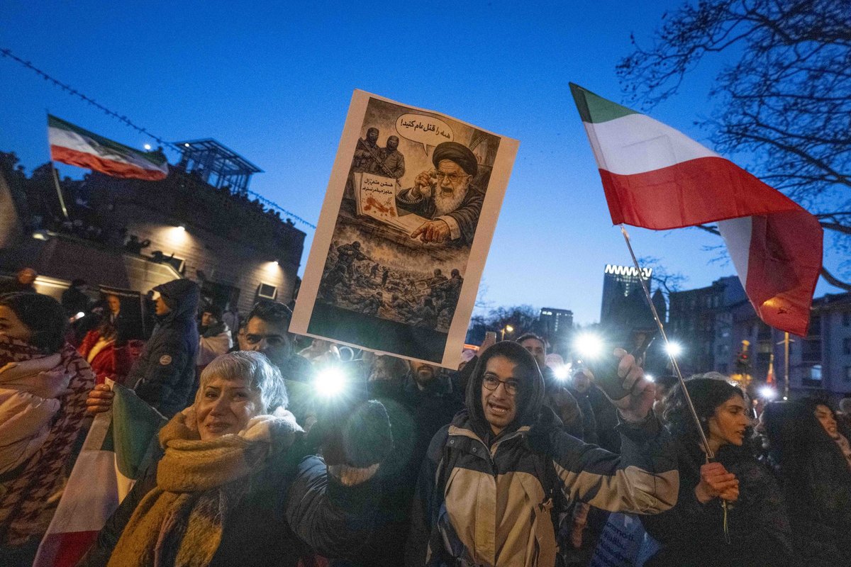 Daugiau nei 20 tūkst. žmonių Vokietijoje išėjo į gatves palaikydami Sirijos kurdus