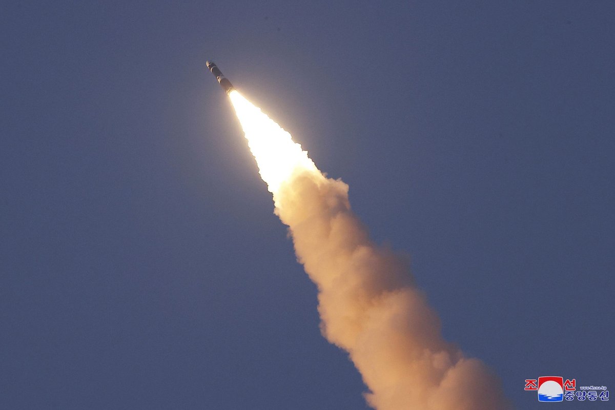 Tokijas: Šiaurės Korėja paleido balistinę raketą Japonijos jūros link