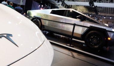 „Tesla“ pelnas per metus krito 61 proc., smukus paklausai ir išaugus investicijoms | Verslas