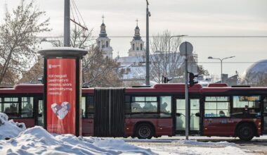 Vilnietė šaltyje autobuso vairuotojo paprašė įleisti sušilti: jo atsakymas pribloškė