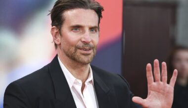 Bradley Cooperis pagaliau nutraukė tylą dėl gandų apie plastinę operaciją